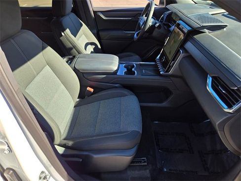 Used 2025 GMC Acadia Elevation image 21