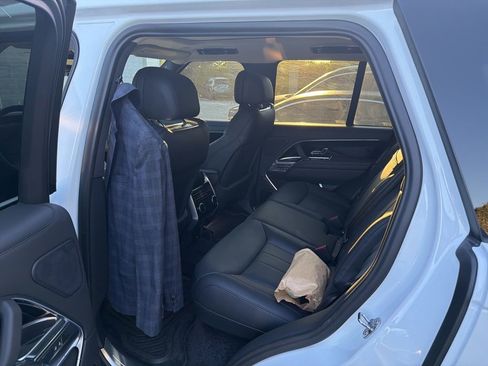 Used 2025 Land Rover Range Rover SE AWD/4WD image 5