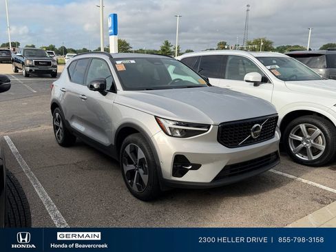 Used 2023 Volvo XC40 B4 Ultimate FWD image 1