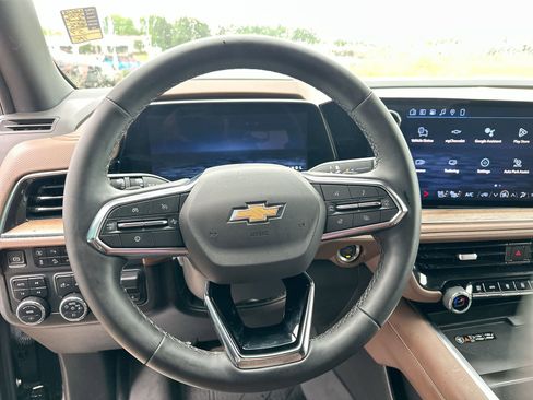 Used 2025 Chevrolet Tahoe High Country AWD/4WD image 14