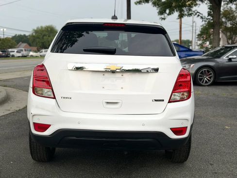 Used 2021 Chevrolet Trax LS w/ Fleet Convenience Package AWD/4WD image 5