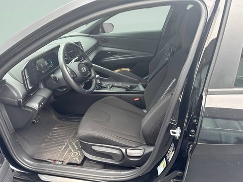 Certified 2025 Hyundai Elantra Sport FWD image 9
