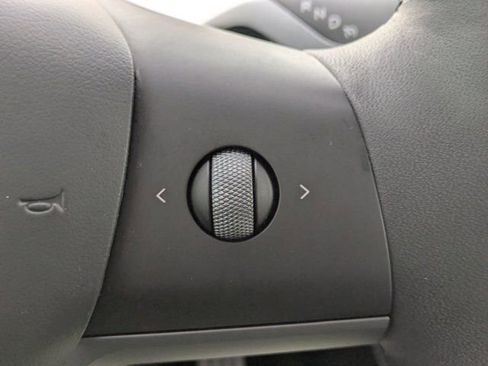 Used 2024 Tesla Model Y Performance image 21