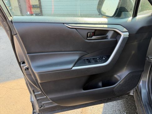 Used 2023 Toyota RAV4 LE AWD/4WD image 19