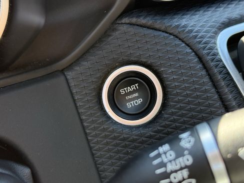 Used 2022 Land Rover Range Rover Velar R-Dynamic S image 24