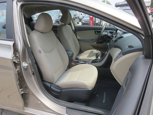 Used 2016 Hyundai Elantra SE FWD image 11