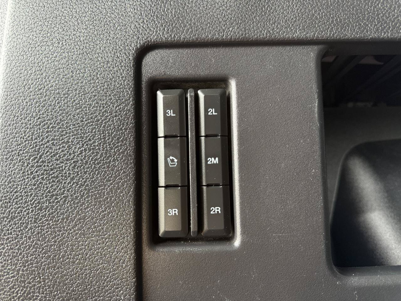 Used 2019 Ford Expedition XLT w/ Equipment Group 202A AWD/4WD image 27
