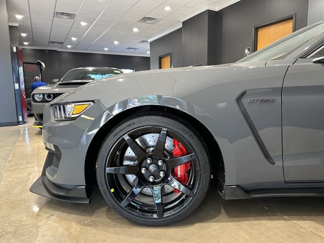 Used 2018 Ford Mustang Shelby GT350R w/ GT350R Equipment Group 920A RWD image 11