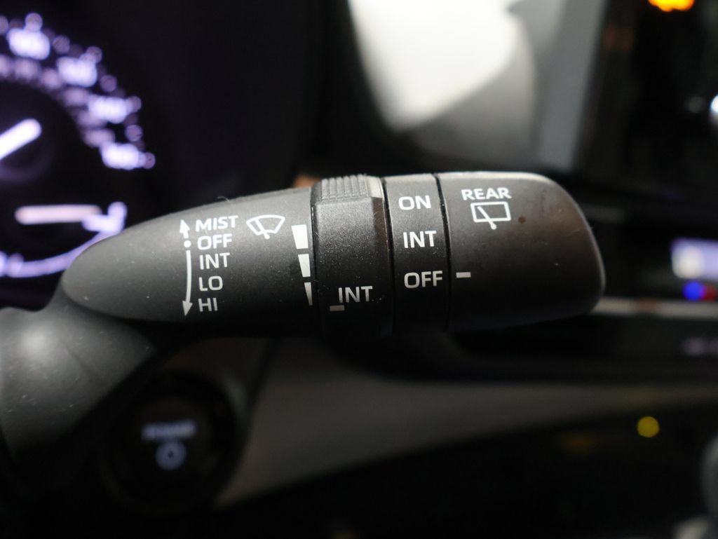 Used 2025 Toyota Sienna LE FWD image 34
