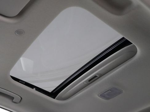 Certified 2024 Hyundai Venue SEL FWD image 16