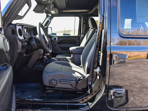 Certified 2025 Jeep Wrangler Willys image 14