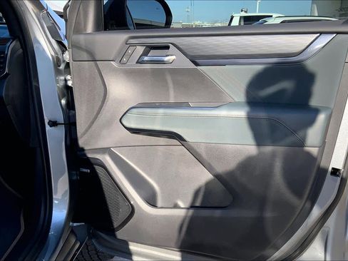 Certified 2025 GMC Acadia AT4 image 23