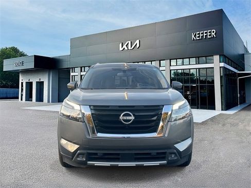 Used 2022 Nissan Pathfinder Platinum w/ Cargo Package image 3