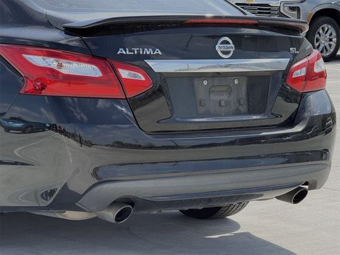 Used 2017 Nissan Altima 2.5 SL w/ 2.5 Technology Package image 7