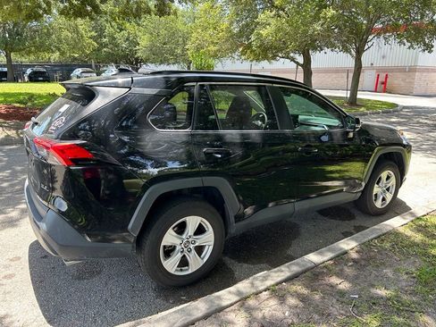 Used 2020 Toyota RAV4 XLE FWD image 6