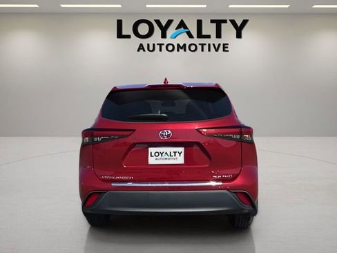 Used 2022 Toyota Highlander XLE image 4