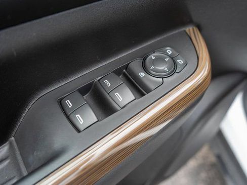 Used 2023 GMC Acadia SLE image 18