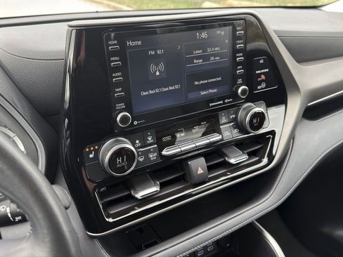 Used 2022 Toyota Highlander XLE AWD/4WD image 12