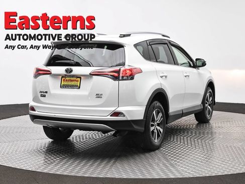 Used 2018 Toyota RAV4 XLE AWD/4WD image 5