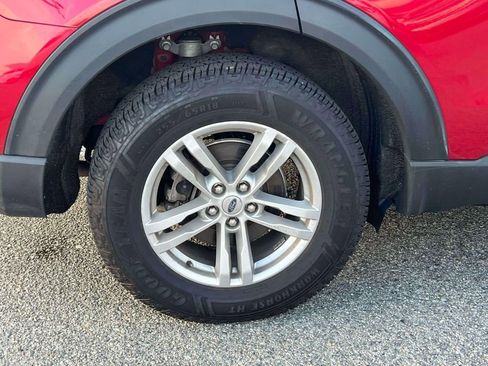 Used 2022 Ford Explorer XLT w/ Equipment Group 202A AWD/4WD image 9