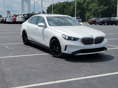 Used 2024 BMW 530i xDrive AWD/4WD image 32