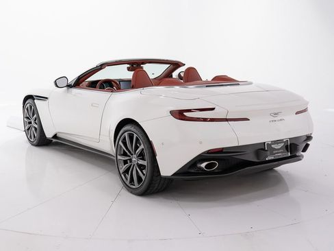 Used 2021 Aston Martin DB11 Volante RWD image 3