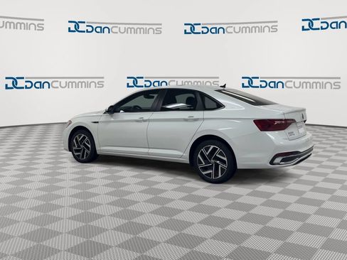 Used 2023 Volkswagen Jetta SEL FWD image 6