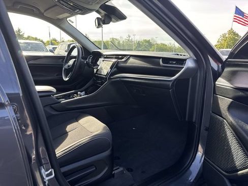 Used 2023 Jeep Grand Cherokee Laredo w/ Luxury Tech Group I AWD/4WD image 28