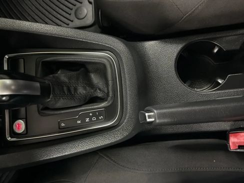 Used 2015 Volkswagen Jetta SE FWD image 12