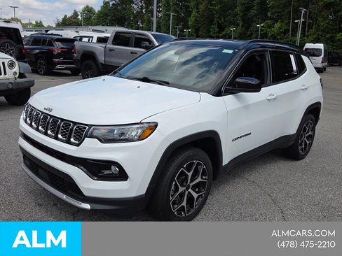 Used 2025 Jeep Compass Limited AWD/4WD image 4