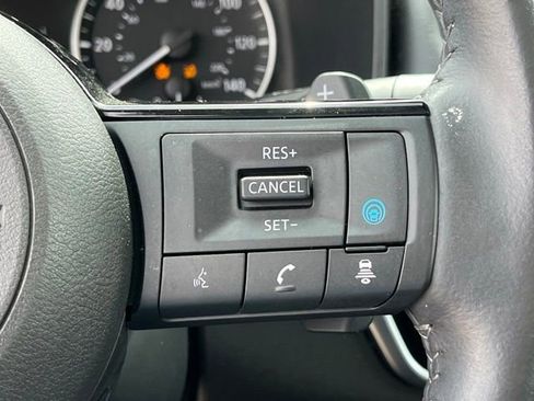 Used 2023 Nissan Rogue SL AWD/4WD image 15