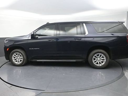 Used 2022 Chevrolet Suburban LT AWD/4WD image 4
