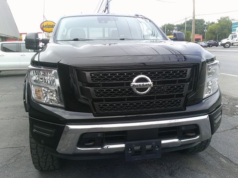 Used 2021 Nissan Titan SV w/ SV Convenience Package AWD/4WD image 16
