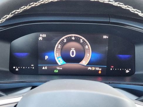 New 2024 Volkswagen Taos SE image 10