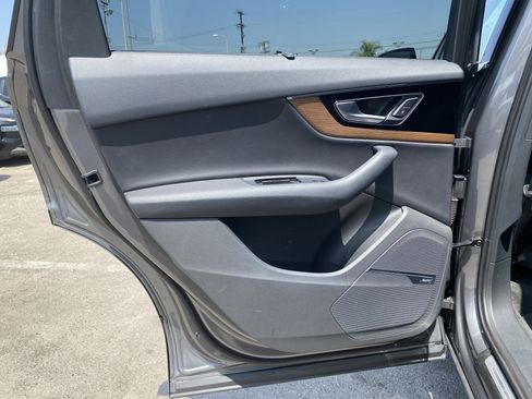 Used 2017 Audi Q7 3.0T Prestige w/ Prestige Package image 19