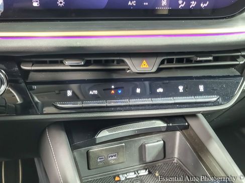 Used 2025 Buick Envision Sport Touring image 18