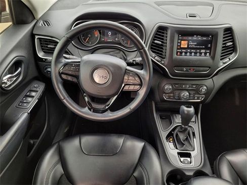 Used 2019 Jeep Cherokee Latitude Plus image 17