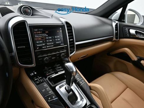 Used 2016 Porsche Cayenne w/ Premium Package AWD/4WD image 11