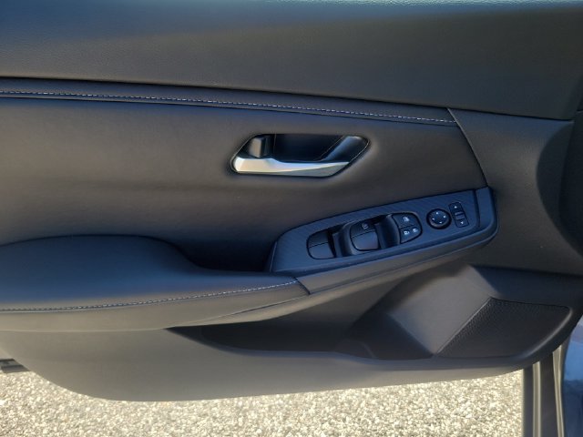 Used 2025 Nissan Sentra SV FWD image 8