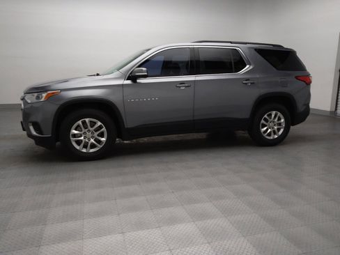 Used 2020 Chevrolet Traverse LT FWD image 2