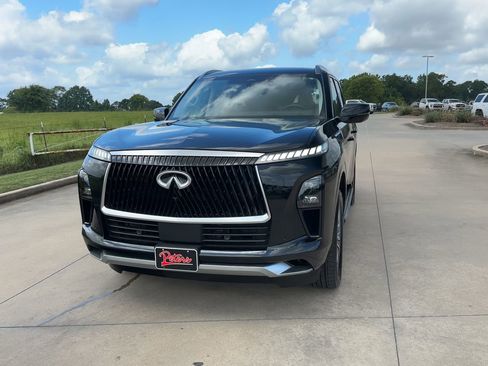Used 2025 INFINITI QX80 Sensory image 3