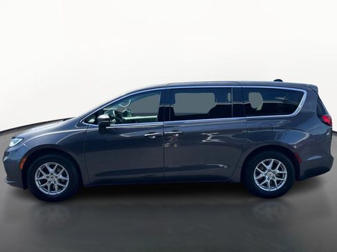 Used 2023 Chrysler Pacifica Touring-L FWD image 6