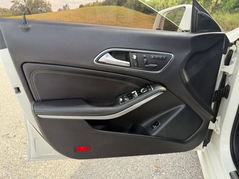 Used 2016 Mercedes-Benz CLA 250 image 12