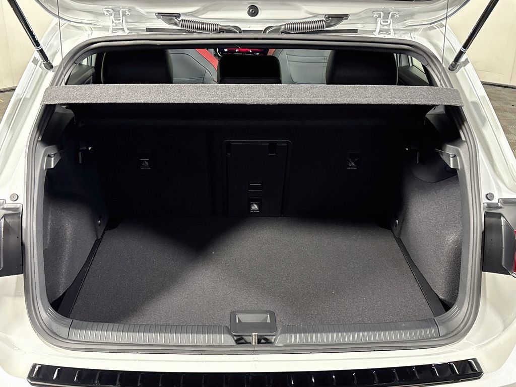 New 2026 Volkswagen GTI SE FWD image 22