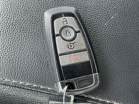 Used 2024 Ford Expedition XLT RWD image 31