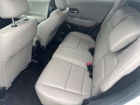 Used 2018 Honda HR-V EX-L image 7