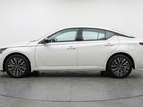 Used 2025 Nissan Altima 2.5 SV image 5
