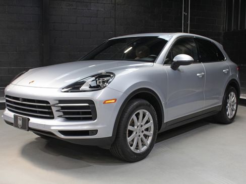 Used 2019 Porsche Cayenne w/ Premium Package AWD/4WD image 4