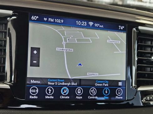 Used 2019 Chrysler Pacifica Touring Plus w/ Advanced Safetytec Group FWD image 24