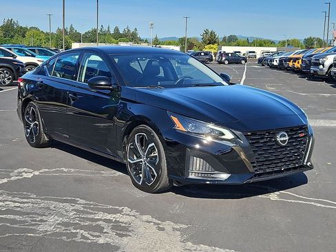 Used 2024 Nissan Altima 2.5 SR FWD image 8